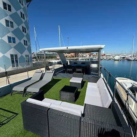 Houseboat Botel *