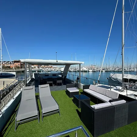 Houseboat *