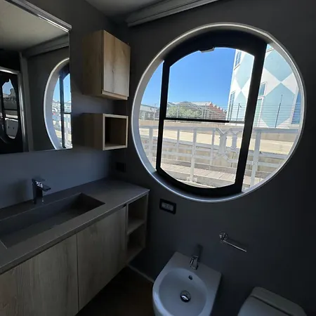 Houseboat 보트호텔 마리나디라벤나
