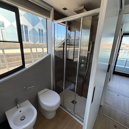 Houseboat 보트호텔 마리나디라벤나