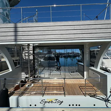 Houseboat Botel Marina di Ravenna